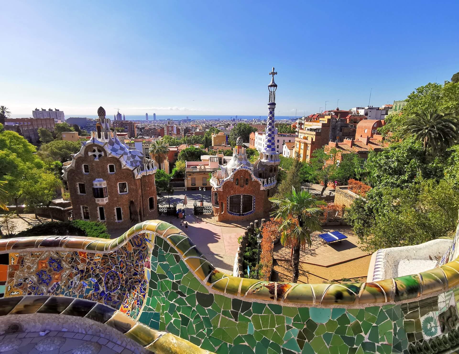 Park Güell con la ciudad de Barcelona al fondo