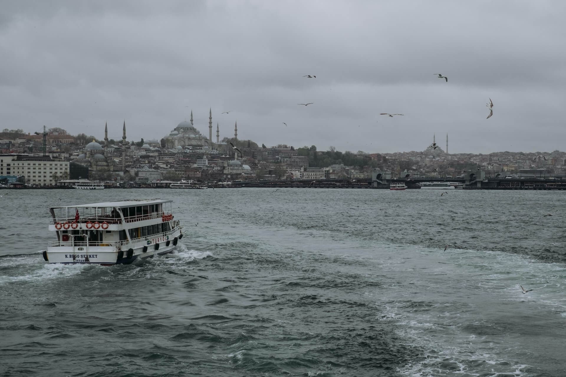 photography of mosque buildings