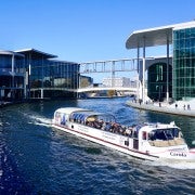 Berlín: Tour en barco con guía turístico