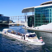 Berlin: Boat Tour with Live Guide