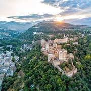 Granada: Alhambra & Nasrid Palaces Tour with Tickets