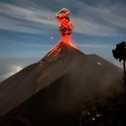 Desde Antigua: Excursión de 2 días al Volcán de Acatenango con comida