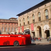 Bolonia: tour de la ciudad en autobús rojo y degustación de comida local