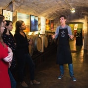 Paris : Visite guidée des Caves du Louvre avec dégustation de vins