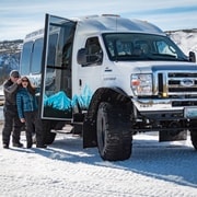 Jackson: Yellowstone Snowcoach Tour to Old Faithful