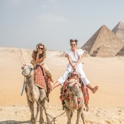 Il Cairo: Tour guidato femminile delle piramidi, del bazar e dei musei