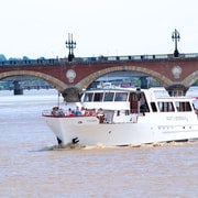 Bordeaux: Flussfahrt auf der Garonne mit einem Glas Wein und Canelé