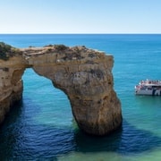 Excursión de 3 horas en barco por las cuevas y la costa del Algarve