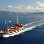 Vieux port de Santorin : croisière en bateau vers le volcan et les sources d'eau chaude