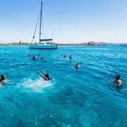 Mykonos: Crucero en yate a Rhenia y visita guiada a Delos