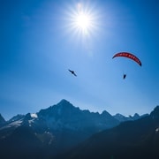 Chamonix: volo in parapendio in tandem con vista sul Monte Bianco