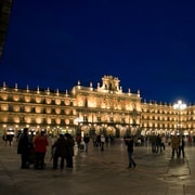 Salamanca: tour serale a piedi delle leggende locali in spagnolo