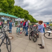 Hannover: Guided Bike Tour for Foodies with Tastings