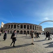 Verona: Tour guidato a piedi per piccoli gruppi con biglietti dell'Arena