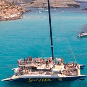 Comino: Blue Lagoon Catamaran Cruise with Lunch and Open Bar