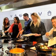 Valencia: Clase de Cocina de Paella con Visita al Mercado Central