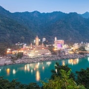Passeio noturno guiado a pé em Rishikesh - 2 horas
