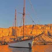 Marseille: Frioul Islands Sunset Cruise with Cocktail Dinner