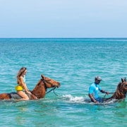 Montego Bay e Negril: Ocean Bamboo Rafting, Zip & Horseback