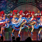 París: Ticket de entrada al espectáculo de cabaret Moulin Rouge con champán