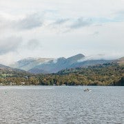 From Manchester: Lake District Bus Tour & Windermere Cruise