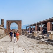 Pompeii: Small Group Tour with an Archaeologist