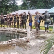 Fidji : Visite de la piscine de boue et de la source thermale de Tifajek